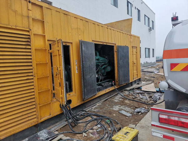 吉利如何在发电机出租合同中约定设备的维修和保养责任？