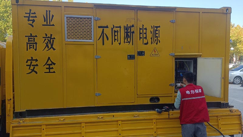吉利柴油发电机组和UPS电源配合使用时，如何避免切换过程中的电力中断？