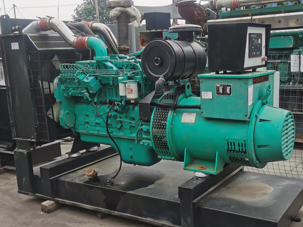 吉利冬季低温环境下，500KW发电机组启动电瓶的容量需求具体会增加多少？